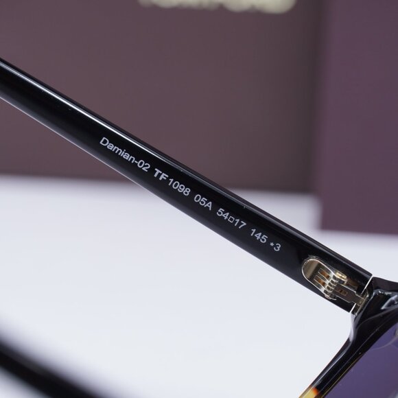 Tom Ford FT1098 05A Damian-02 Aviator Sunglasses - Black/Havana/Smoke Tom Ford FT1098 05A Damian-02 Sunglasses Black Aviator Frame main image 4